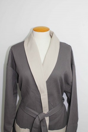 Albornoz Nido de Abeja talla XL color gris oscuro con aplique beige en cuello, bolsillos y puños